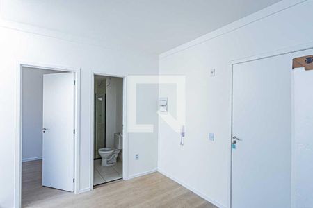 Sala, cozinha e área de serviço de apartamento para alugar com 1 quarto, 93m² em Vila Mangalot, São Paulo