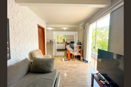 Sala de TV de apartamento para alugar com 1 quarto, 25m² em Cachoeira do Bom Jesus, Florianópolis