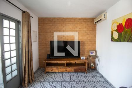 Sala de casa para alugar com 2 quartos, 40m² em Itaquera, São Paulo