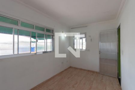 Quarto de casa para alugar com 1 quarto, 60m² em Vila Carmosina, São Paulo