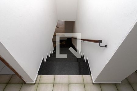 acesso para os pisos de casa para alugar com 3 quartos, 172m² em Vila Santo Estefano, São Paulo