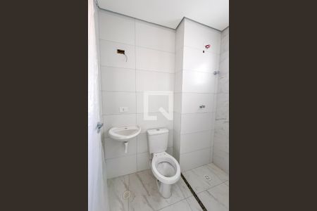 Banheiro de apartamento para alugar com 1 quarto, 38m² em Vila Mangalot, São Paulo