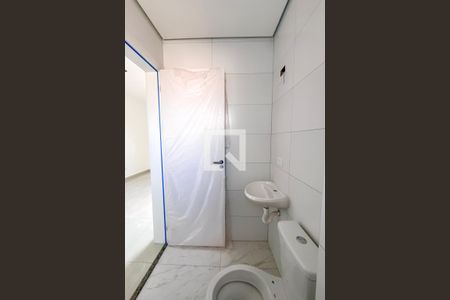 Banheiro de apartamento para alugar com 1 quarto, 38m² em Vila Mangalot, São Paulo