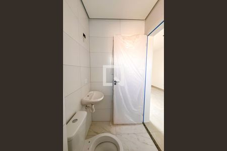 Banheiro de apartamento para alugar com 1 quarto, 38m² em Vila Mangalot, São Paulo