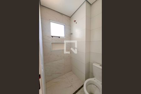 Banheiro de apartamento para alugar com 1 quarto, 38m² em Vila Mangalot, São Paulo