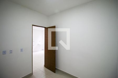 Quarto 1 de apartamento para alugar com 2 quartos, 40m² em Vila Taquari, São Paulo