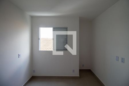 Quarto 1 de apartamento para alugar com 2 quartos, 40m² em Vila Taquari, São Paulo