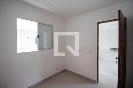 Quarto 1 de apartamento para alugar com 2 quartos, 40m² em Vila Taquari, São Paulo