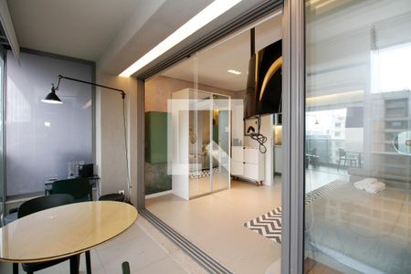 Varanda de kitnet/studio para alugar com 1 quarto, 38m² em Pinheiros, São Paulo