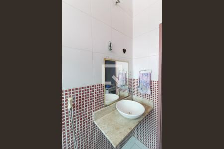 Casa à venda com 123m², 5 quartos e 1 vaga Casa à venda com 123m², 5 quartos e 1 vagaBanheiro