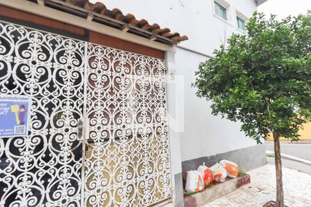 Casa à venda com 123m², 5 quartos e 1 vaga Casa à venda com 123m², 5 quartos e 1 vagaFachada