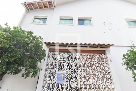 Casa à venda com 123m², 5 quartos e 1 vaga Casa à venda com 123m², 5 quartos e 1 vagaFachada