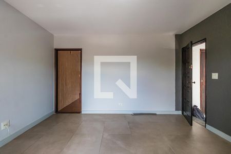 Sala de casa para alugar com 4 quartos, 200m² em Jardim Regina Alice, Barueri