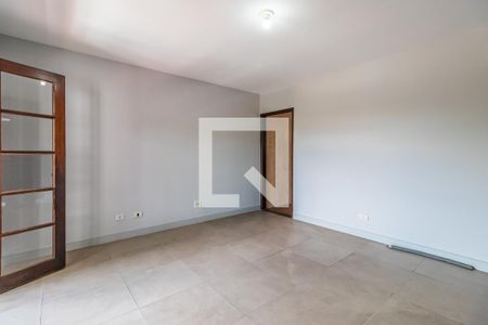 Sala de casa para alugar com 4 quartos, 200m² em Jardim Regina Alice, Barueri