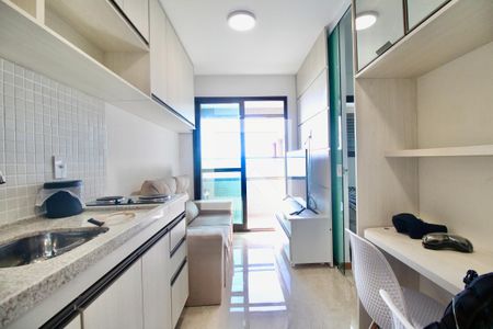 Sala/Cozinha de kitnet/studio para alugar com 1 quarto, 30m² em Boca do Rio, Salvador