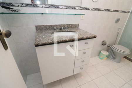 Banheiro de apartamento à venda com 1 quarto, 49m² em Ribeira, Rio de Janeiro