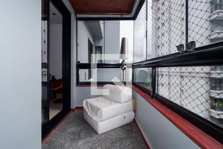 Apartamento à venda com 156m², 4 quartos e 3 vagas Apartamento à venda com 156m², 4 quartos e 3 vagasVaranda da Suíte 1