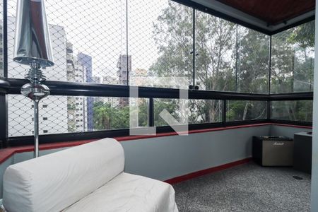 Apartamento à venda com 156m², 4 quartos e 3 vagas Apartamento à venda com 156m², 4 quartos e 3 vagasVaranda da Suíte 1