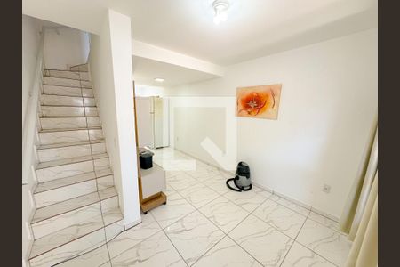 Sala de casa para alugar com 2 quartos, 87m² em São João do Rio Vermelho, Florianópolis