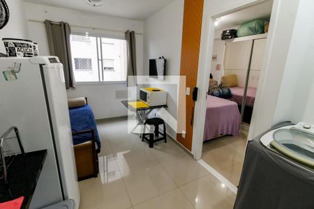 Sala de kitnet/studio para alugar com 1 quarto, 24m² em Paraíso do Morumbi, São Paulo