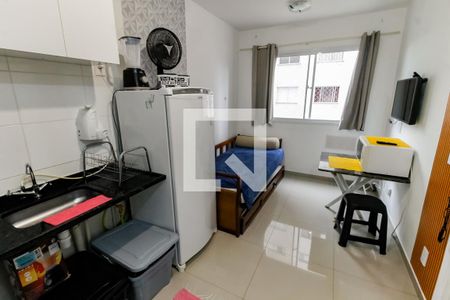 Sala de kitnet/studio para alugar com 1 quarto, 24m² em Paraíso do Morumbi, São Paulo