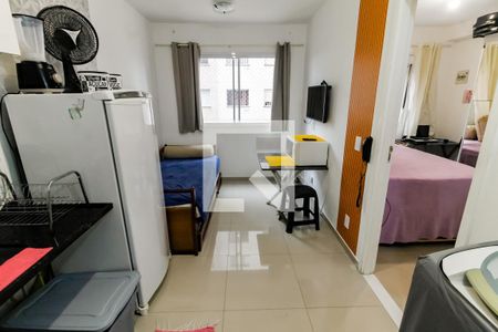 Sala de kitnet/studio para alugar com 1 quarto, 24m² em Paraíso do Morumbi, São Paulo