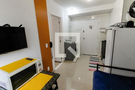 Sala de kitnet/studio para alugar com 1 quarto, 24m² em Paraíso do Morumbi, São Paulo