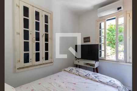 Casa à venda com 750m², 4 quartos e 5 vagas Casa à venda com 750m², 4 quartos e 5 vagasQuarto 1