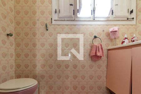 Casa à venda com 750m², 4 quartos e 5 vagas Casa à venda com 750m², 4 quartos e 5 vagasLavabo