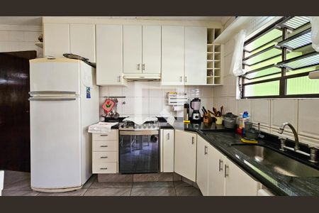 Cozinha de casa à venda com 3 quartos, 190m² em Vila Campo Grande, São Paulo