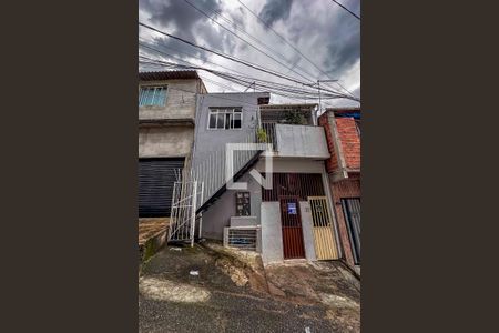 Casa à venda com 120m², 3 quartos e sem vaga Casa à venda com 120m², 3 quartos e sem vagaFachada