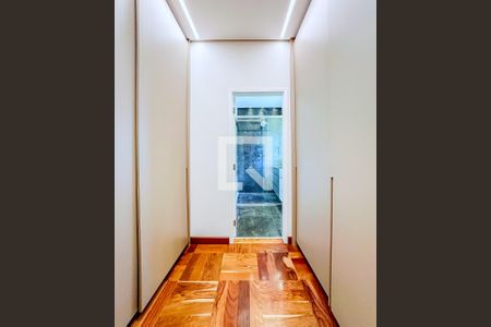 Casa à venda com 229m², 4 quartos e 4 vagas Casa à venda com 229m², 4 quartos e 4 vagasQuarto 2 Banheiro