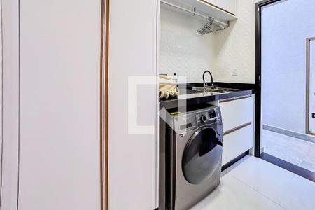 Casa à venda com 229m², 4 quartos e 4 vagas Casa à venda com 229m², 4 quartos e 4 vagasÁrea de Serviço