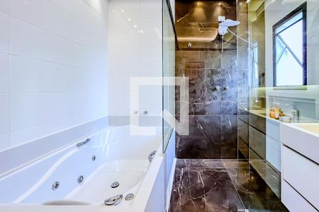 Casa à venda com 229m², 4 quartos e 4 vagas Casa à venda com 229m², 4 quartos e 4 vagasQuarto 2 Banheiro