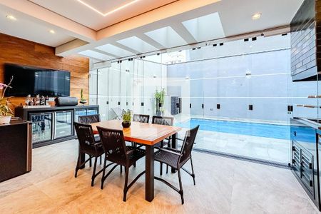 Casa à venda com 229m², 4 quartos e 4 vagas Casa à venda com 229m², 4 quartos e 4 vagasCozinha