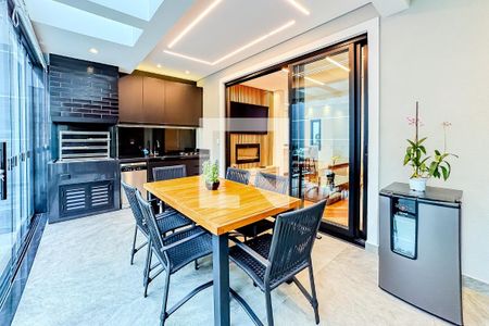 Casa à venda com 229m², 4 quartos e 4 vagas Casa à venda com 229m², 4 quartos e 4 vagasCozinha