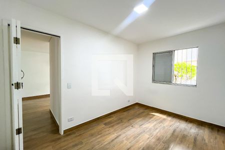 Quarto 1 de apartamento para alugar com 2 quartos, 50m² em Vila Iorio, São Paulo