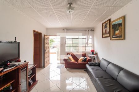 Sala de casa à venda com 3 quartos, 250m² em Vila Nhocuné, São Paulo