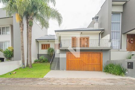 Casa de condomínio à venda com 188m², 3 quartos e 2 vagas Casa de condomínio à venda com 188m², 3 quartos e 2 vagasFachada