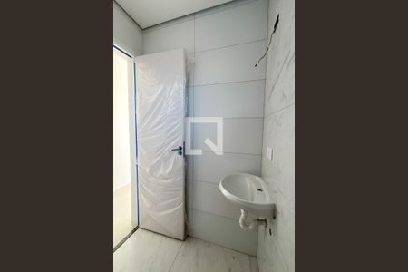 Banheiro de apartamento para alugar com 1 quarto, 38m² em Vila Mangalot, São Paulo