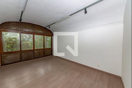 Casa à venda com 845m², 5 quartos e sem vaga Casa à venda com 845m², 5 quartos e sem vagaQuarto 1