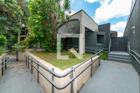 Casa à venda com 845m², 5 quartos e sem vaga Casa à venda com 845m², 5 quartos e sem vagaEntrada