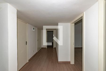 Casa à venda com 845m², 5 quartos e sem vaga Casa à venda com 845m², 5 quartos e sem vagaCorredor