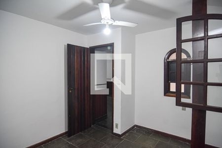 Quarto de casa à venda com 3 quartos, 200m² em Serra Grande, Niterói