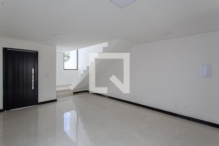 Sala de casa à venda com 3 quartos, 180m² em Santa Branca, Belo Horizonte