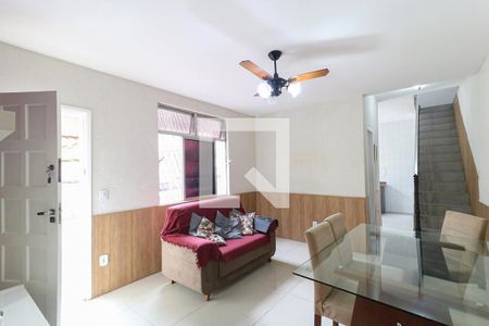 Sala de casa à venda com 4 quartos, 160m² em Pilares, Rio de Janeiro