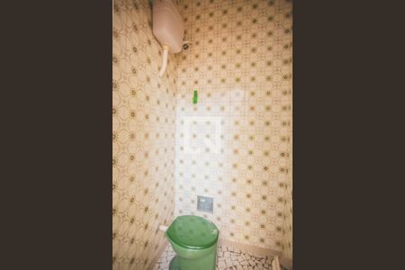 Casa à venda com 160m², 2 quartos e 2 vagas Casa à venda com 160m², 2 quartos e 2 vagasBanheiro de Serviço