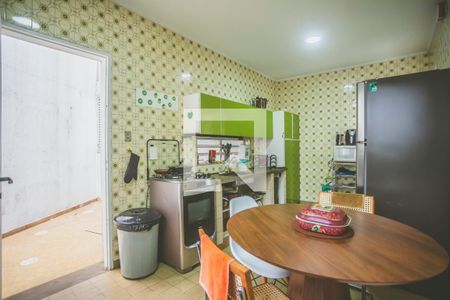 Casa à venda com 160m², 2 quartos e 2 vagas Casa à venda com 160m², 2 quartos e 2 vagasCozinha