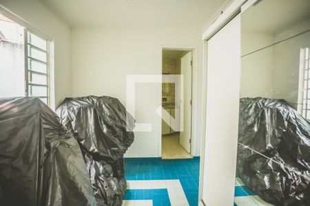 Casa à venda com 160m², 2 quartos e 2 vagas Casa à venda com 160m², 2 quartos e 2 vagasCloset