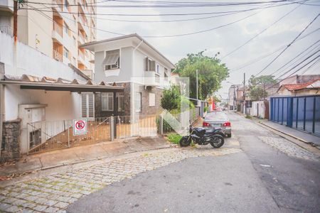 Casa à venda com 160m², 2 quartos e 2 vagas Casa à venda com 160m², 2 quartos e 2 vagasFachada